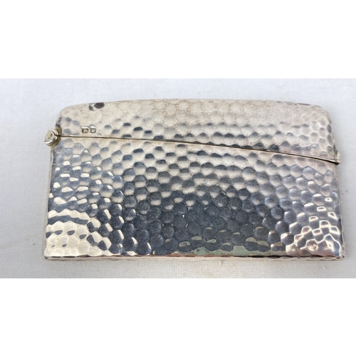 200 - A stunning Sterling silver card case with hammered design, weight 52g.