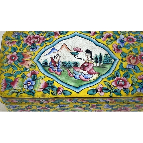 212 - A decorative Chinese Qing Dynasty cloisonné box.