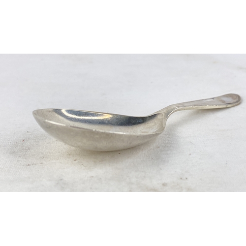 220 - A Sterling silver caddy spoon, weight 17g.