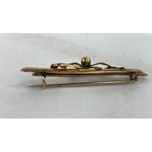 226 - A 9ct gold 'Best Wishes' brooch.