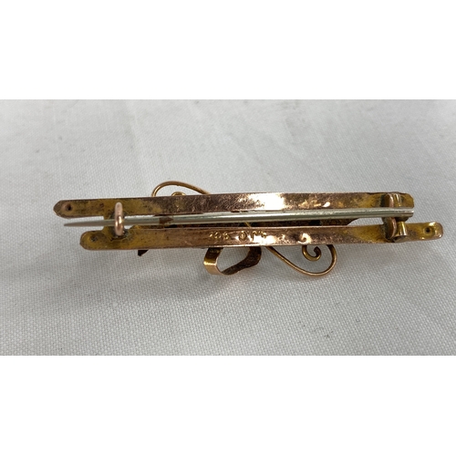 226 - A 9ct gold 'Best Wishes' brooch.