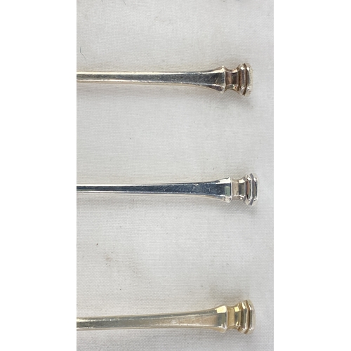 246 - A set of six Sterling silver teaspoons, weight 61g.