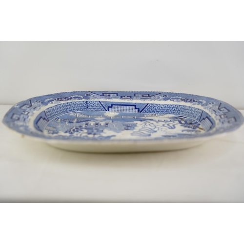 252 - An antique blue and white Indian Tree patterned platter.