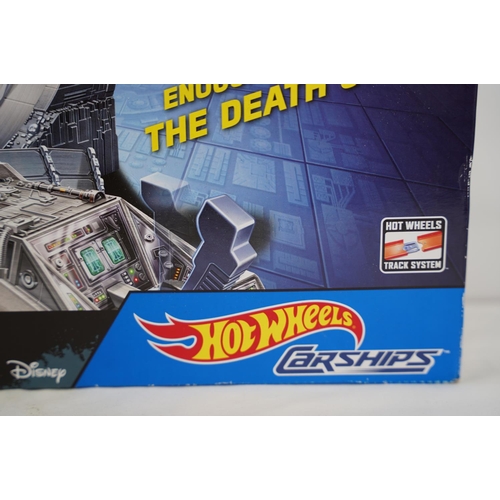 256 - A Hot Wheels 'Star Wars' racing track set.