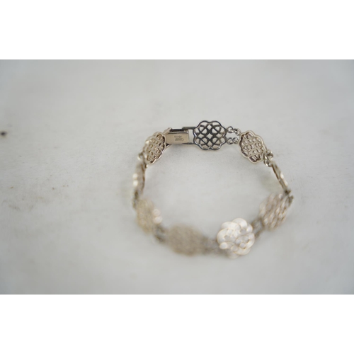 315 - A Sterling silver bracelet.