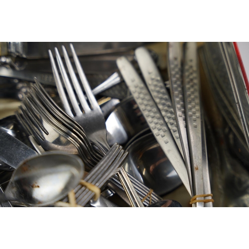 320 - A lot of assorted cutlery.