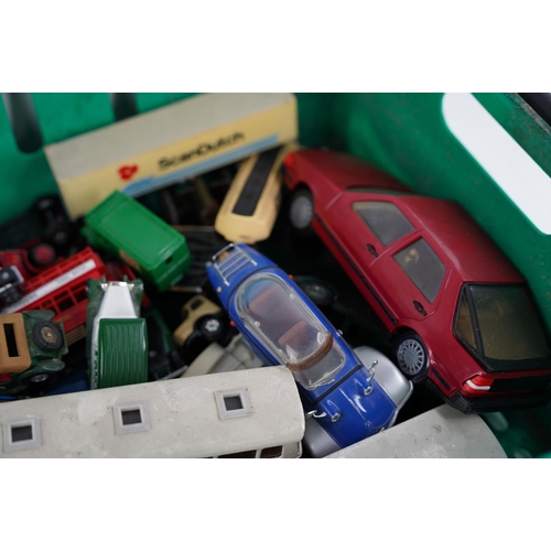 323 - A large lot of toy cars, buses etc to include Budgie Toy, Matchbox, Corgi and lots more.