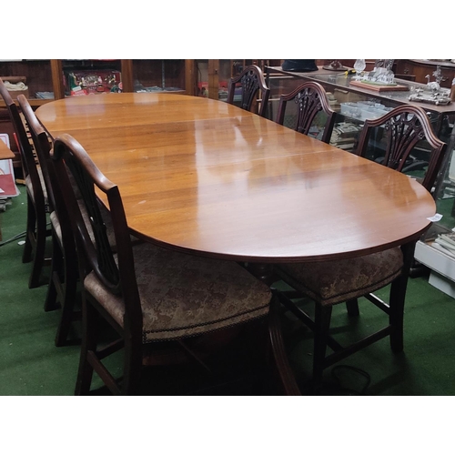 385 - A stunning antique Irish mahogany dining table with central extension, along with set of 6 antique s... 