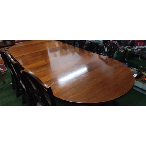 385 - A stunning antique Irish mahogany dining table with central extension, along with set of 6 antique s... 