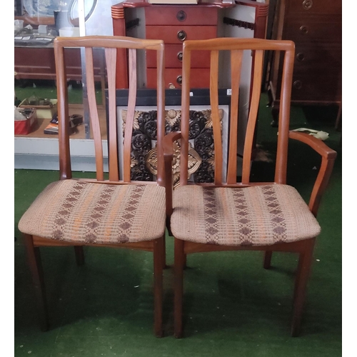 398 - A stunning Mid Century/ vintage teak dining extending table & set of 6 chairs (including 2 carvers).