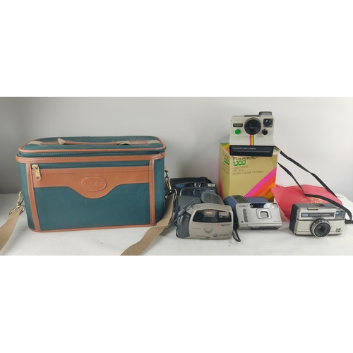 439 - A vintage Polaroid 1000 land camera in original box & assortment of various vintage cameras.