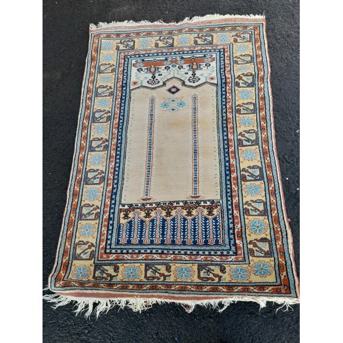 422 - A large decorative rug measuring 64