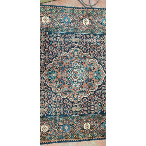 423 - A large decorative rug, measuring 85