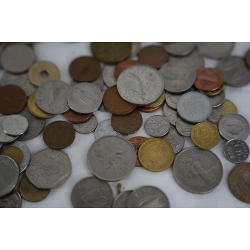 102 - An assorted lot of coinage, weighing approximately 1kg.