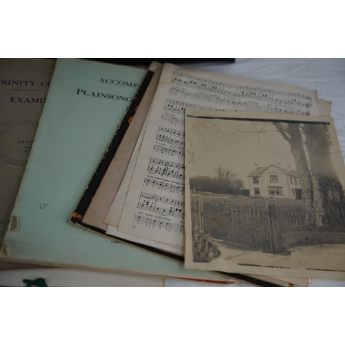 16 - A vintage case containing a lot of sheet music.