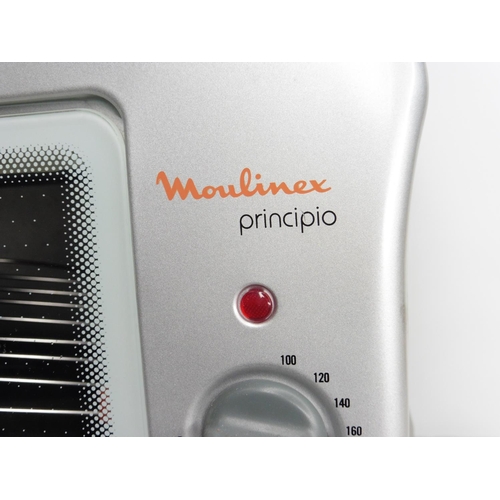 158 - A Maulinex microwave.