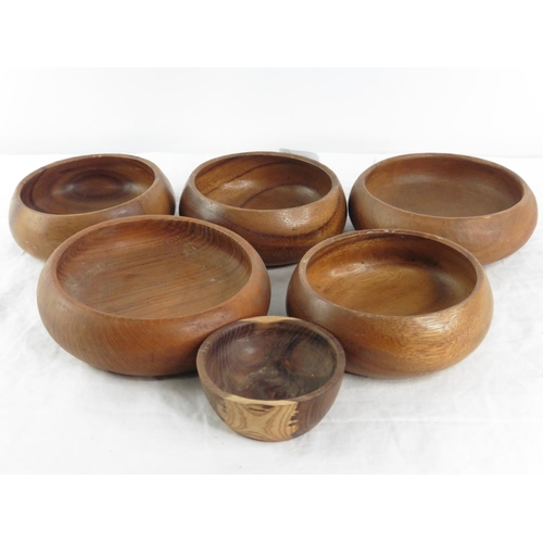 174 - A lot of vintage wooden bowls.