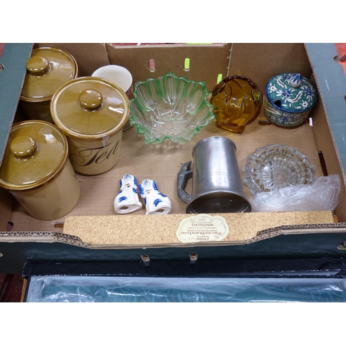 289 - An assortment of ceramics, glassware etc.