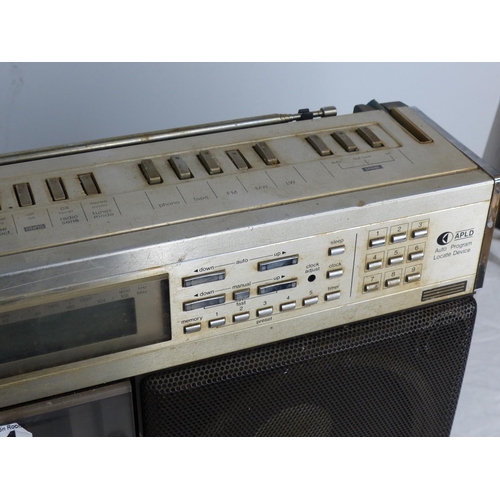 304 - A vintage Sharp GF9595H boom box/ stereo (lacking hand & power cable).