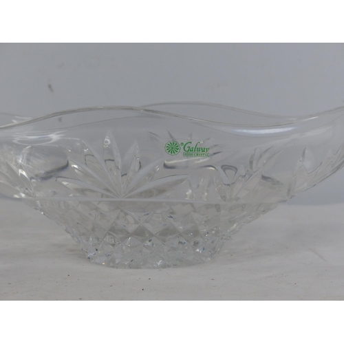 460 - A Galway crystal bowl and penstand.