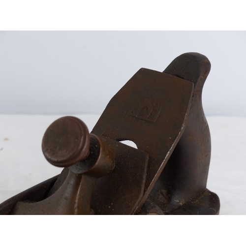 472 - An antique woodworking plane.