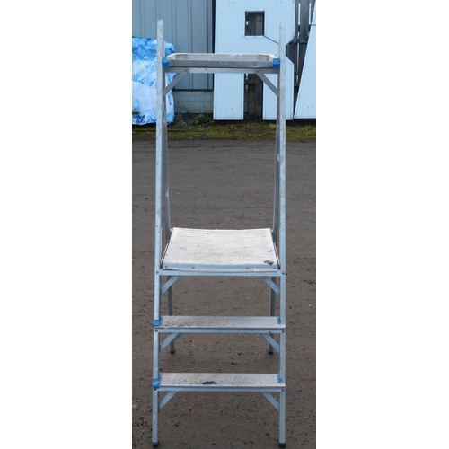 11 - An aluminium platform step ladder.