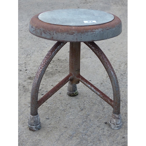 22 - A vintage industrial/ factory swivel stool.37cm