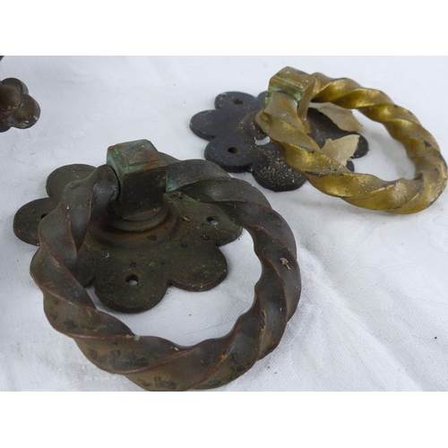 142 - A stunning original antique wrought iron door knocker & pair of matching ring pulls.