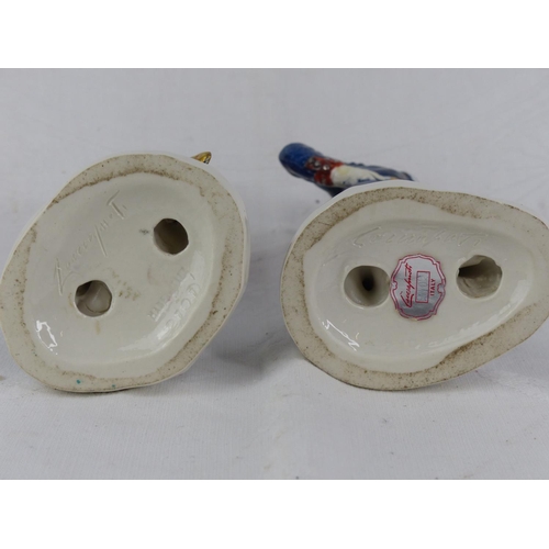 188 - A pair of Italian pottery military figures (one a/f).