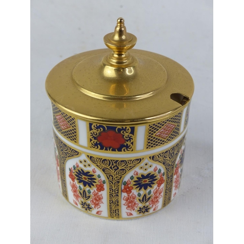 192 - A Royal Crown Derby 'Old Imari' sugar bowl.