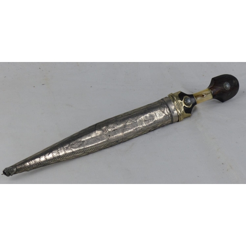 199 - A stunning Antique/ 19th century Russian Caucasus Kindjal dagger, complete with original scabbard. 3... 