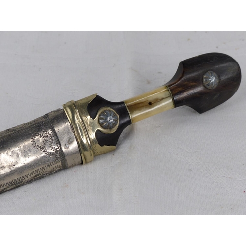199 - A stunning Antique/ 19th century Russian Caucasus Kindjal dagger, complete with original scabbard. 3... 