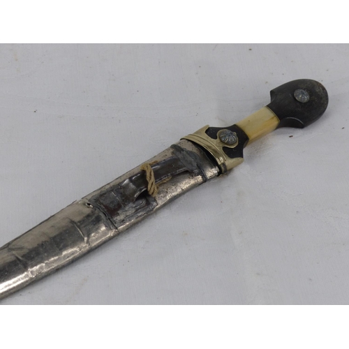 199 - A stunning Antique/ 19th century Russian Caucasus Kindjal dagger, complete with original scabbard. 3... 
