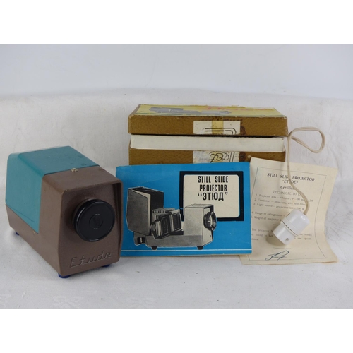 518 - A vintage boxed 'Etude' still slide projector.