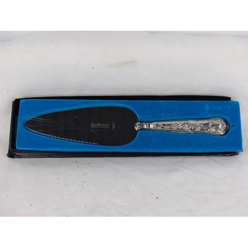 533 - A boxed Sterling silver handled cake slice.