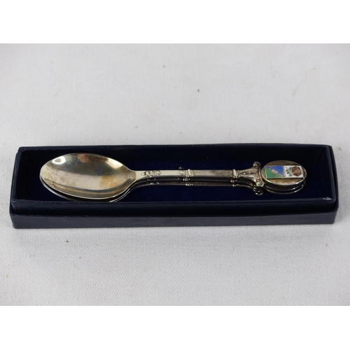 553 - Three Sterling silver spoons, Birmingham 1991, weight 39g.