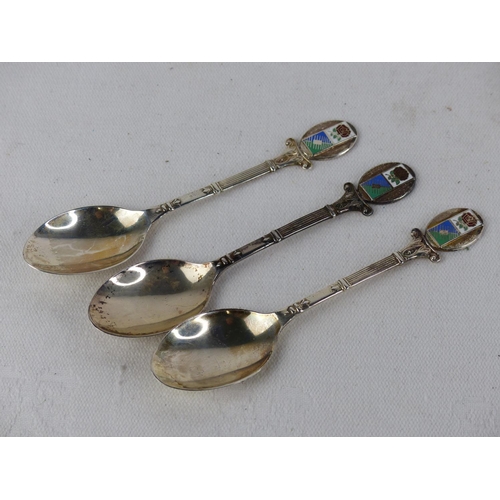 553 - Three Sterling silver spoons, Birmingham 1991, weight 39g.