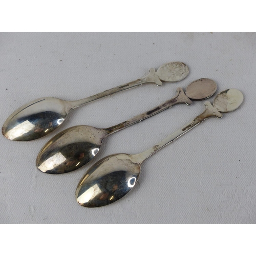 553 - Three Sterling silver spoons, Birmingham 1991, weight 39g.