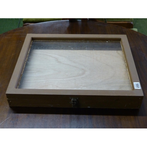 560 - A table top display cabinet, measuring 56cm x 46cm.