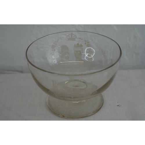 194 - A 1908 Queen Alexander & King Edward etched Scottish National Exhibition Edinburgh bowl.