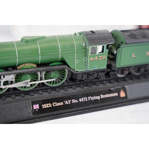 198 - Two model trains - 1938 Class A4 No 4468 Mallard and 1923 Class A3 No 4472 Flying Scotsman and metal... 