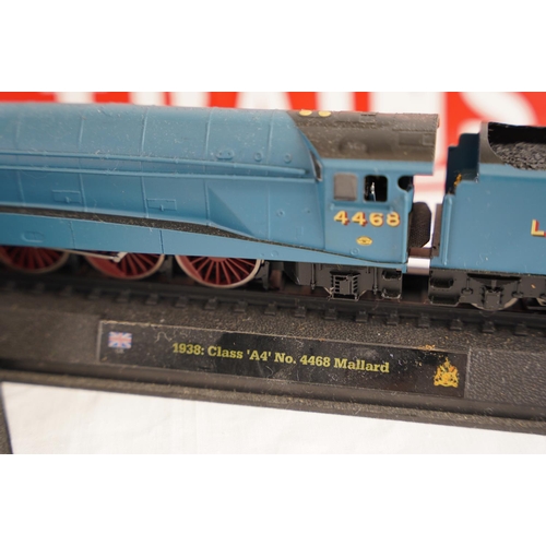 198 - Two model trains - 1938 Class A4 No 4468 Mallard and 1923 Class A3 No 4472 Flying Scotsman and metal... 