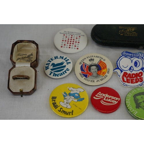 222 - A collection of items to include assortment of vintage pin badges & set of Viking playing cards.