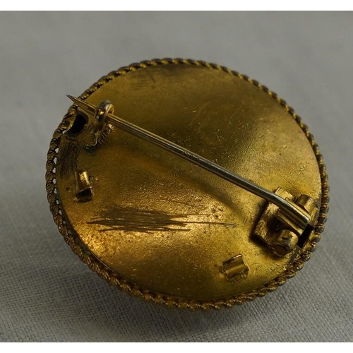 247 - A stunning antique/ Victorian Pinchbeck brooch.