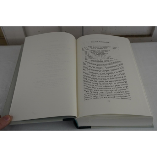 430 - A boxed set of four Folio Society books 'Shakespeare', 1997.