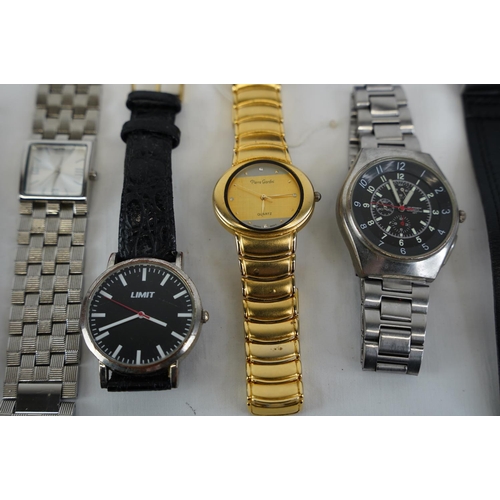 263 - A collection of assorted gents watches.