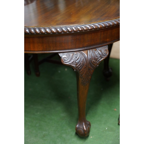 362 - An antique mahogany dining room table and a set of six chairs, measuring 160cm x 100cm (including ex... 