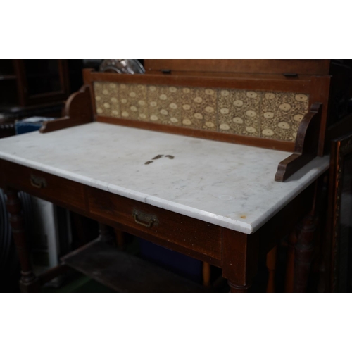 380 - A vintage marble topped washed stand with tiled back panel, measuring 104cm x 46cm.