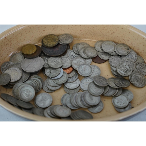 470 - A lot of assorted coinage and a German bank note.