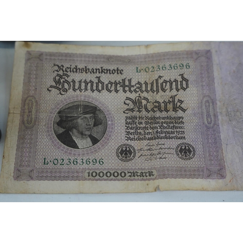 470 - A lot of assorted coinage and a German bank note.